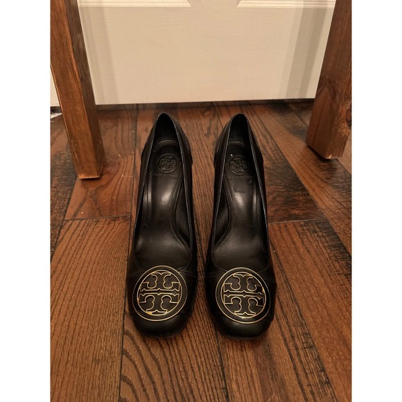 Tory Burch Shoes - Tory Burch Black Leather Block Heel Pumps Gold Logo Round Toe Women's Size 10.5M